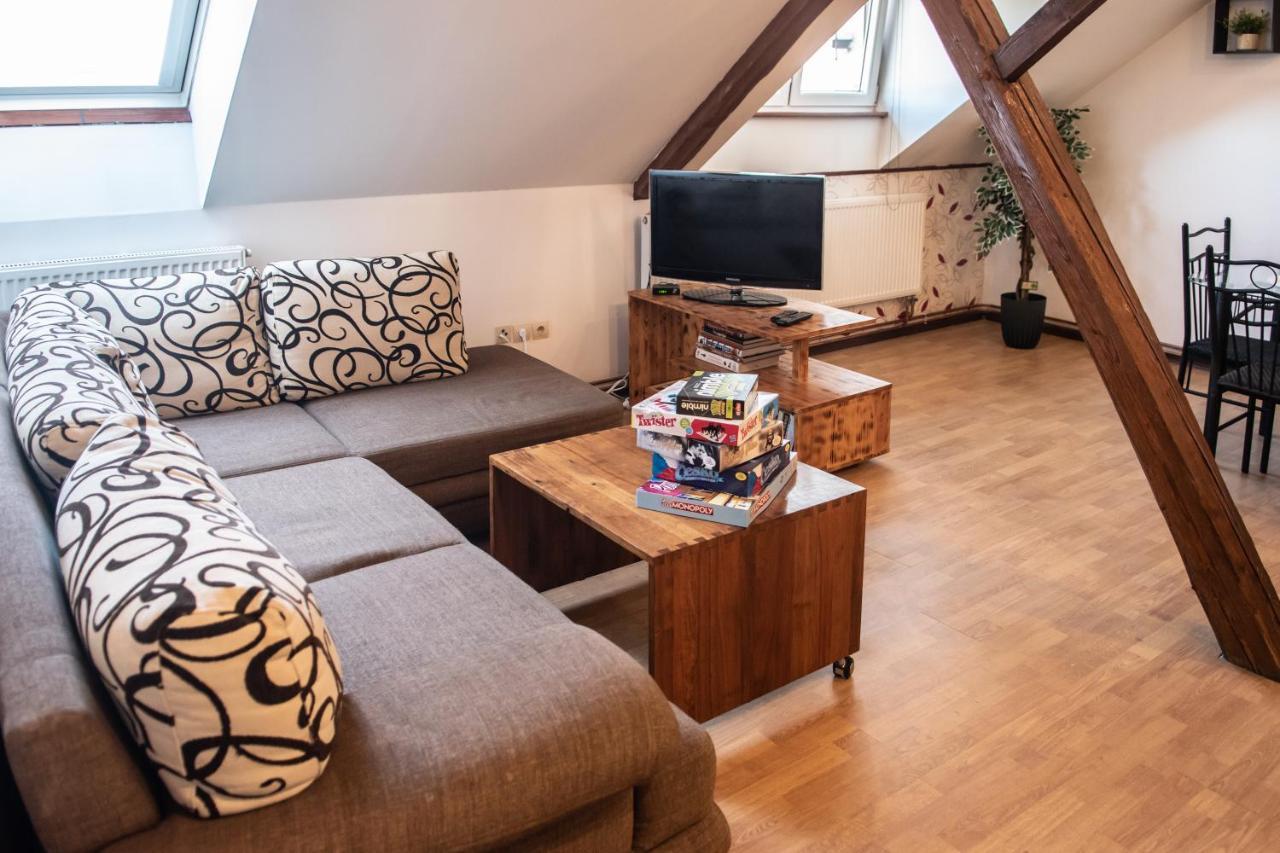 Podkrovni Apartman S Vyhledem Na Namesti Lomnice nad Luznici Ngoại thất bức ảnh