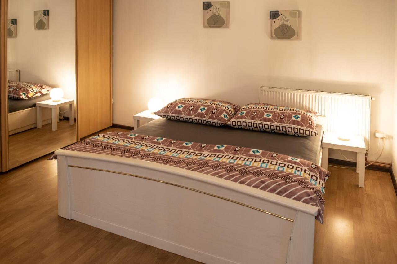Podkrovni Apartman S Vyhledem Na Namesti Lomnice nad Luznici Ngoại thất bức ảnh